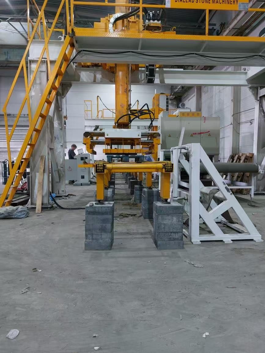 সম্পর্কে সর্বশেষ কোম্পানী কেস লিপেটস্কে রোবট সহ স্বয়ংক্রিয় লাইন পোলিশিং লাইন